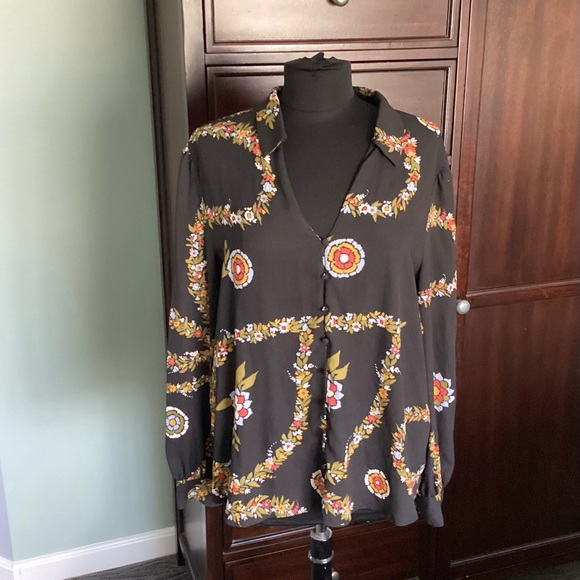 Modcloth 1970s Inspired Blouse in Black Floral Vines Button Front EUC - Picture 4 of 10